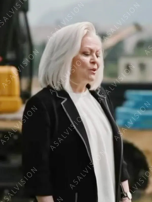 Caroline Warner Yellowstone S04 Jacki Weaver Black Blazer