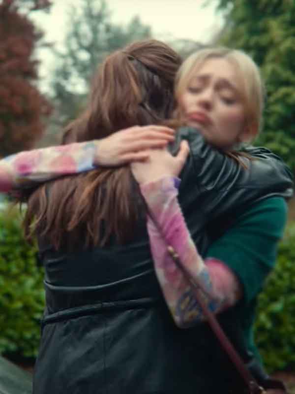 Maeve Wiley TV Series Sex Education S04 Emma Mackey Black Jacket