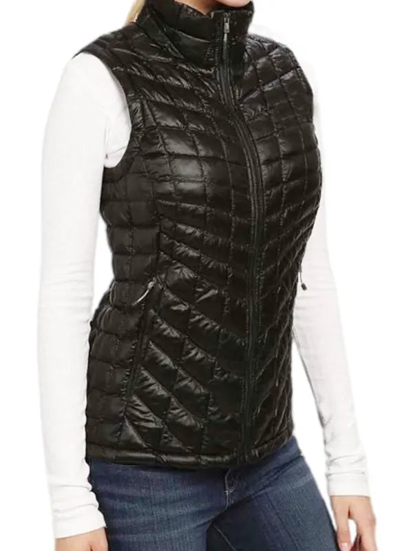 Melinda Monroe TV Series Virgin River S02 Alexandra Breckenridge Black Vest