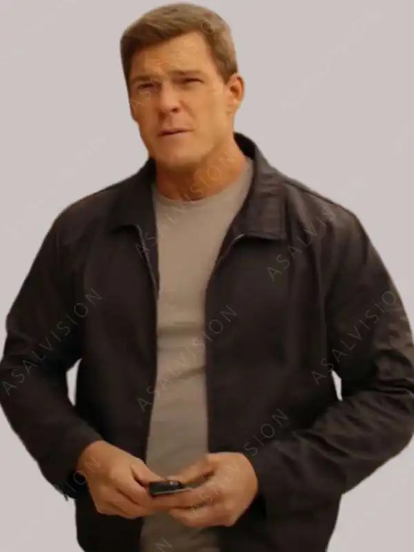TV Series Reacher 2022 Alan Ritchson Black Jacket