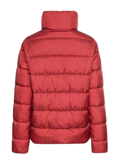 Alana La Hija del Jeque Sky High 2023 Rosa Red Puffer Jacket