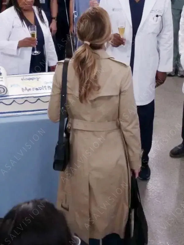 Ellen Pompeo Grey’s Anatomy Season 19 Dr. Meredith Grey Beige Trench Coat
