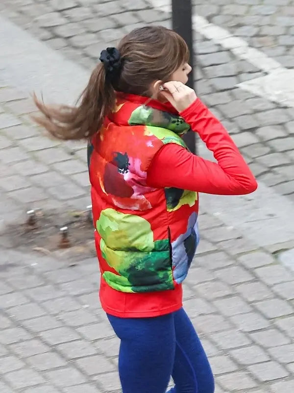 Emily Cooper S04 Vest