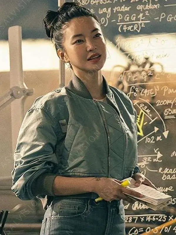 https://asalvision.com/wp-content/uploads/2024/01/Kim-Yoon-ji-Lift-2024-Bomber-Jacket.webp