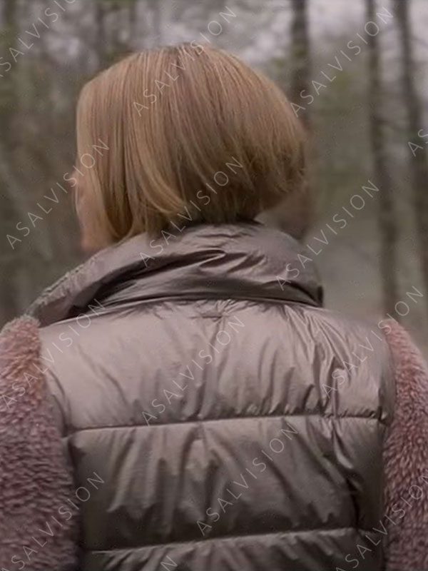 Elena Kampouris WifeLike 2022 Puffer Jacket With Fur Sleeves 