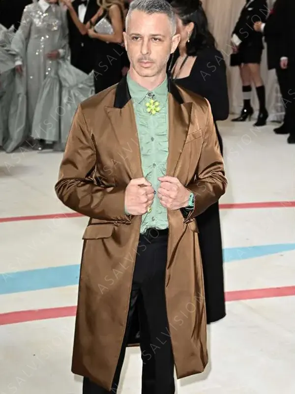 Jeremy Strong Met Gala 2023 Brown Trench Coat